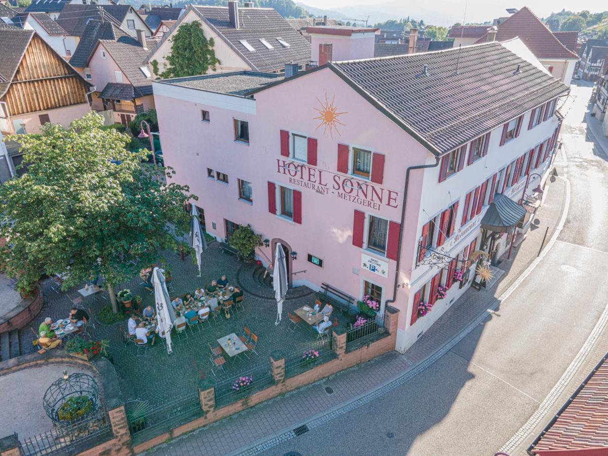 Hotel - Restaurant - Metzgerei Sonne Loffenau ภายนอก รูปภาพ