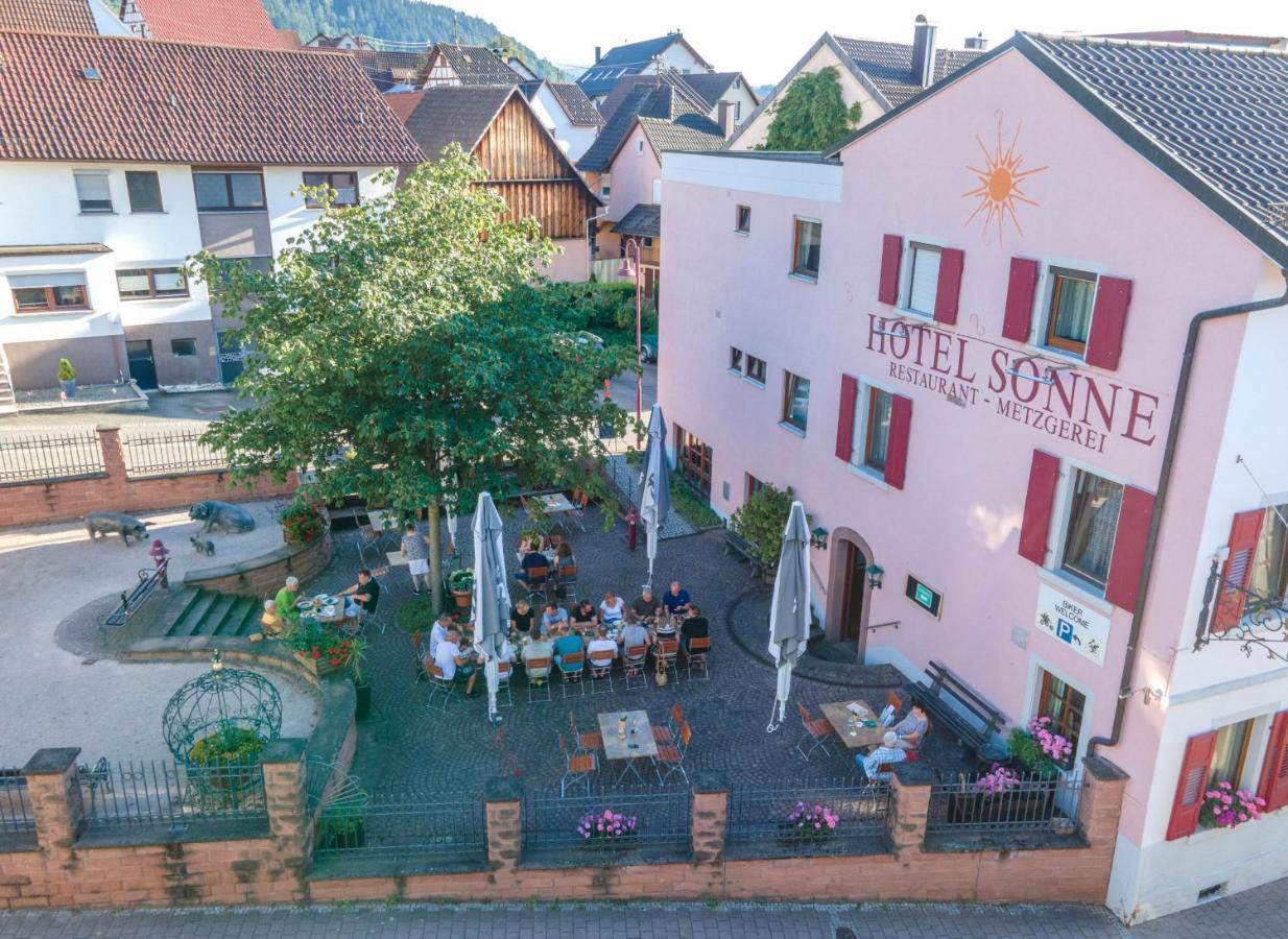 Hotel - Restaurant - Metzgerei Sonne Loffenau ภายนอก รูปภาพ